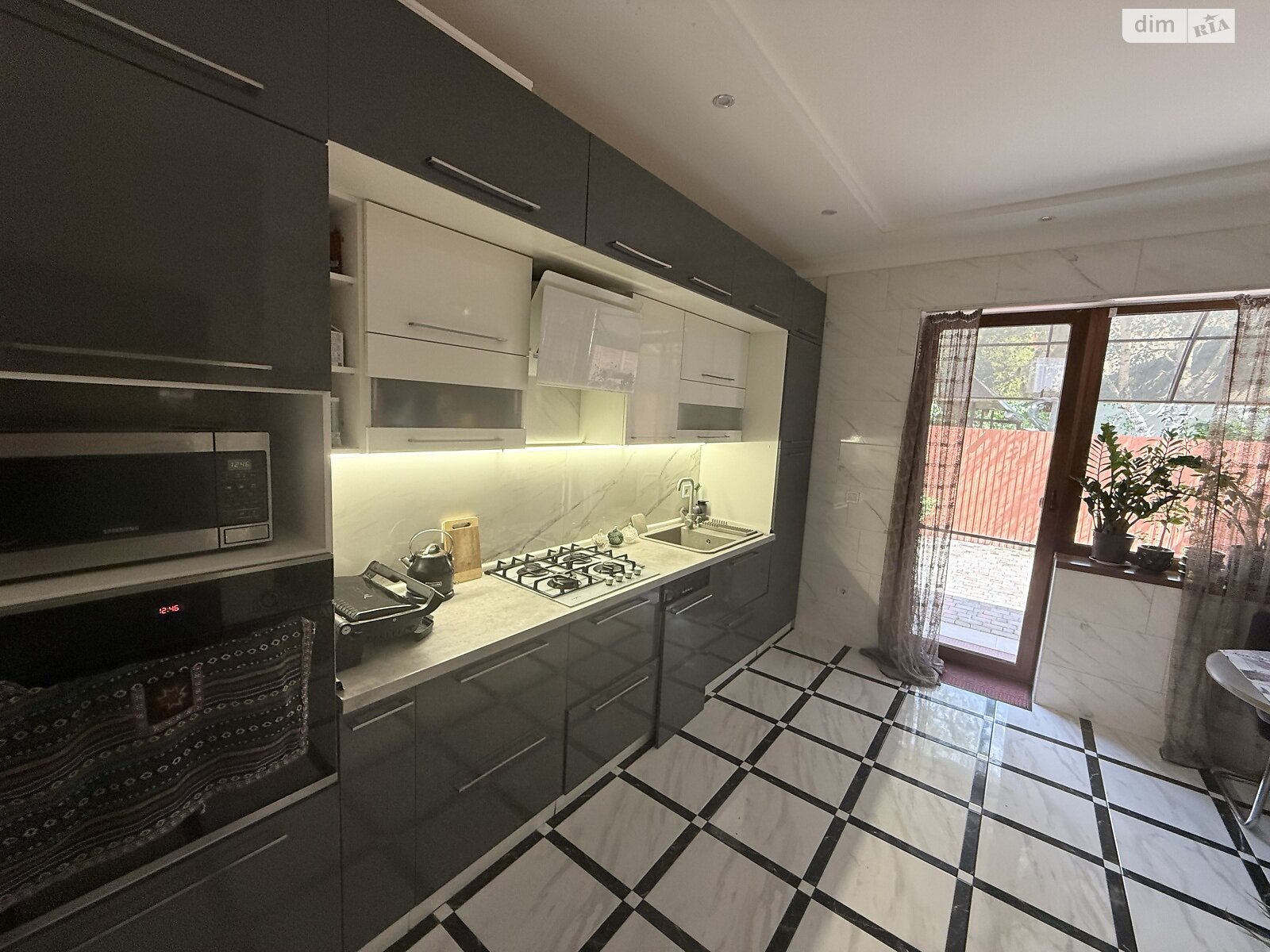 двоповерховий дуплекс, 124.2 кв. м, цегла. Продаж в Мукачеві, район Центр фото 1 двоповерховий дуплекс, 124.2 кв. м, цегла. Продаж в Мукачеві, район Центр фото 1