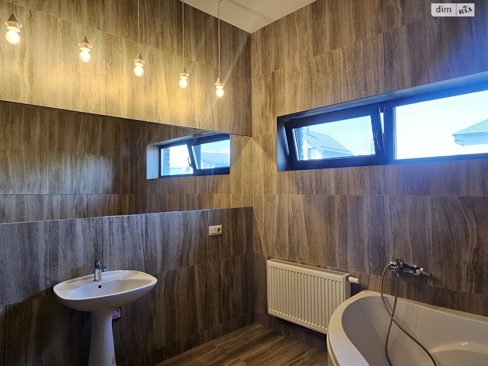 двухэтажный дуплекс, 220 кв. м, кирпич. Продажа в Новых Петровцах фото 1 двухэтажный дуплекс, 220 кв. м, кирпич. Продажа в Новых Петровцах фото 1