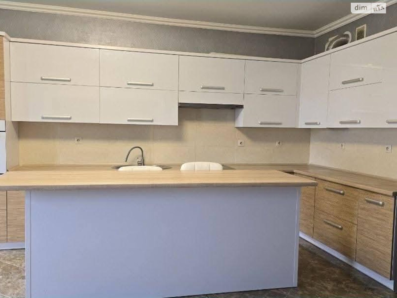 трехэтажный дуплекс, 240 кв. м, пенобетон. Продажа в Петрикове фото 1 трехэтажный дуплекс, 240 кв. м, пенобетон. Продажа в Петрикове фото 1