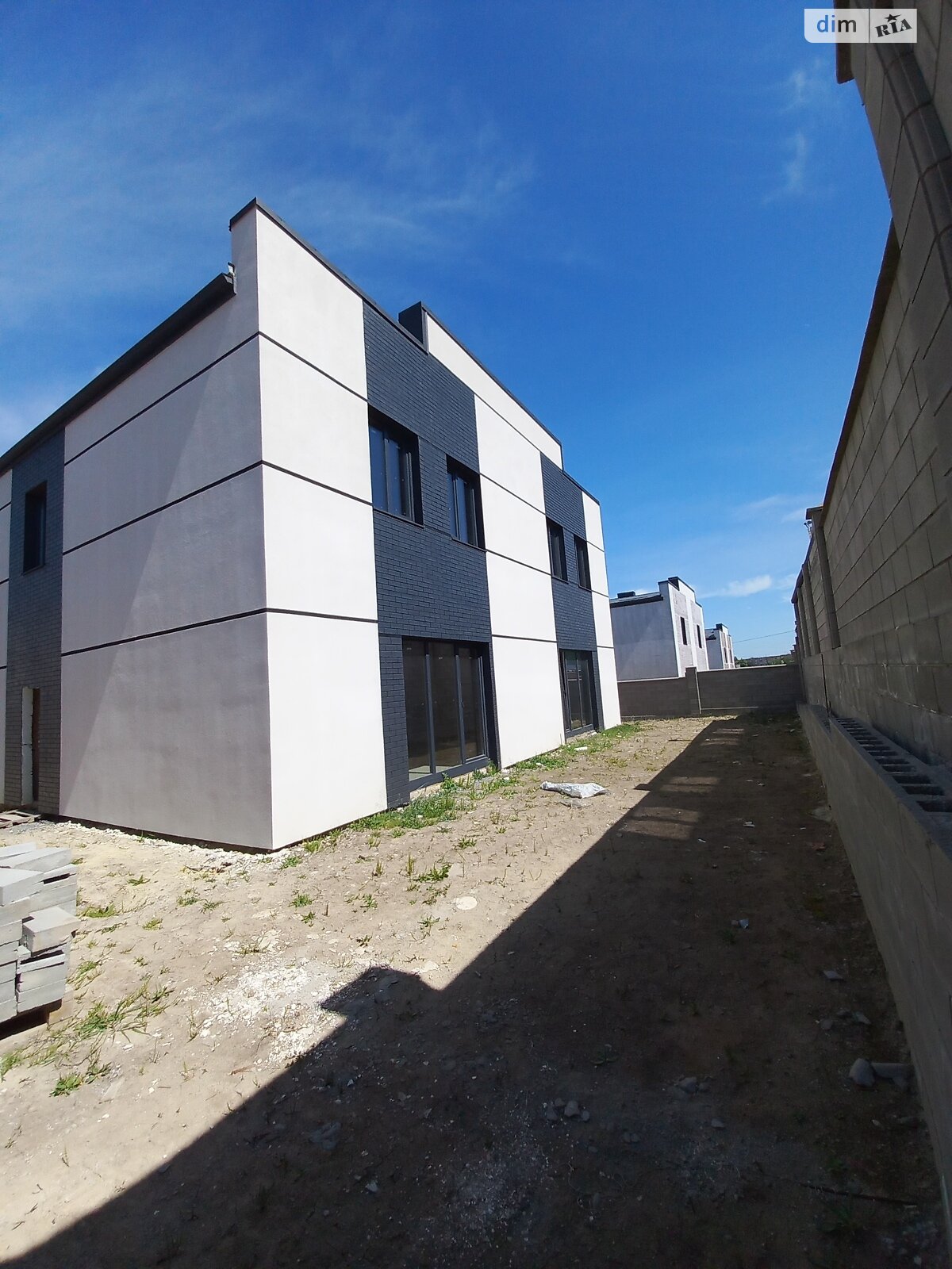 двоповерховий дуплекс, 120 кв. м, цегла. Продаж в Рівному, район Авторинок фото 1 двоповерховий дуплекс, 120 кв. м, цегла. Продаж в Рівному, район Авторинок фото 1
