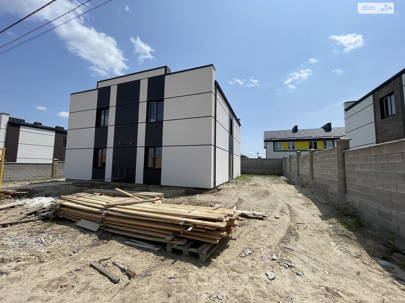 двухэтажный дуплекс, 117 кв. м, кирпич. Продажа в Ровно район Авторынок фото 1 двухэтажный дуплекс, 117 кв. м, кирпич. Продажа в Ровно район Авторынок фото 1