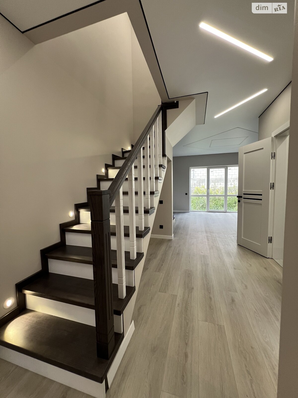 двухэтажный дуплекс, 100 кв. м, кирпич. Продажа в Ровно район Авторынок фото 1 двухэтажный дуплекс, 100 кв. м, кирпич. Продажа в Ровно район Авторынок фото 1