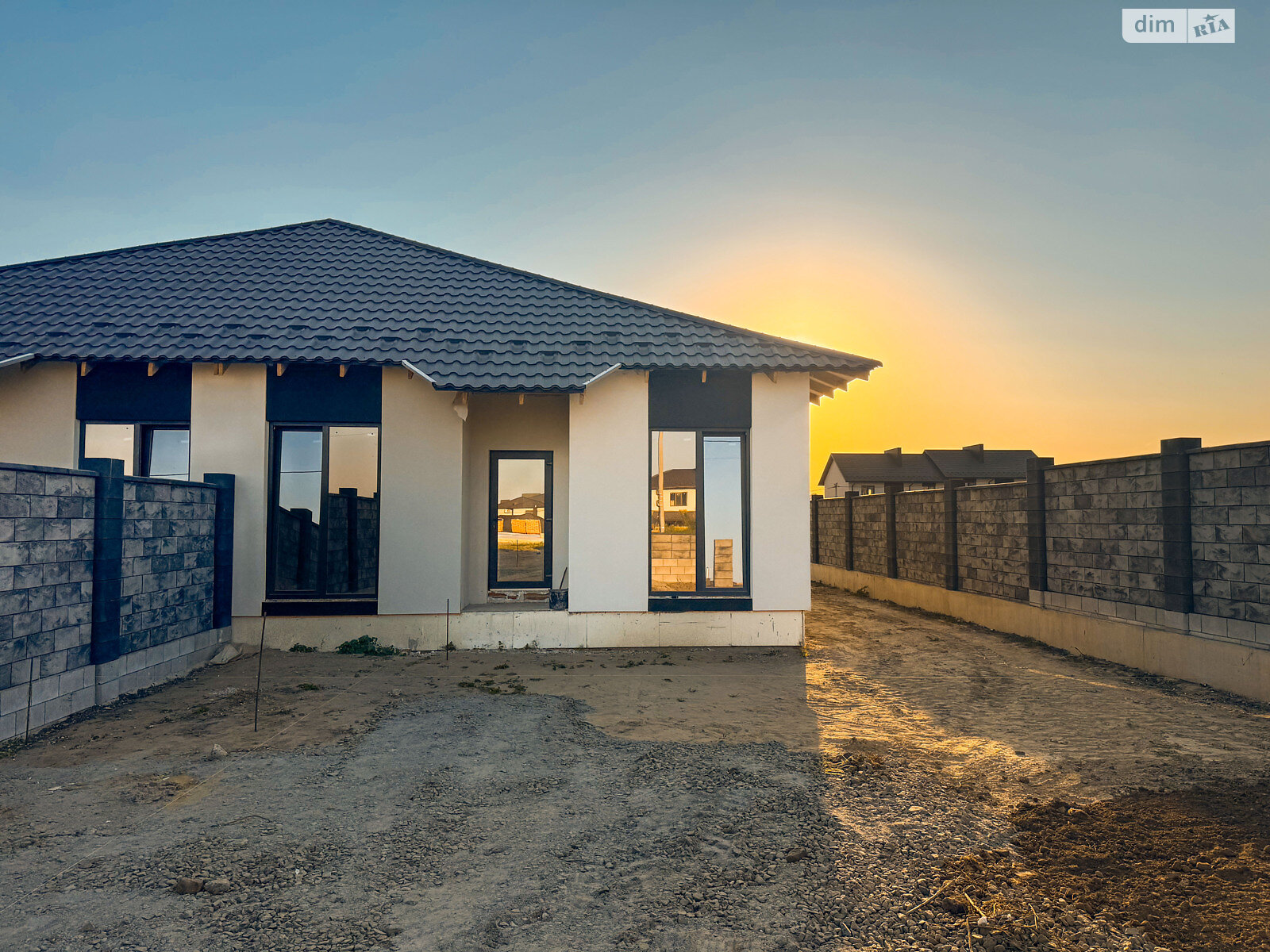 одноэтажный дуплекс, 97 кв. м, кирпич. Продажа в Ровно район Ювилейный фото 1 одноэтажный дуплекс, 97 кв. м, кирпич. Продажа в Ровно район Ювилейный фото 1