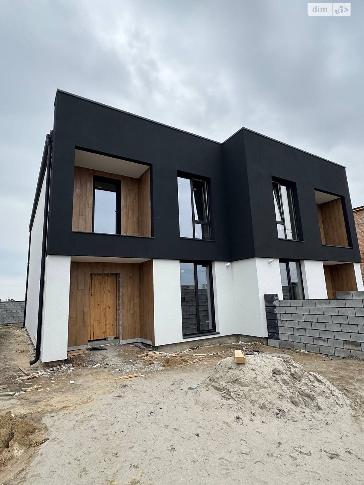 двоповерховий дуплекс, 115 кв. м, цегла. Продаж в Рівному, район Щасливе фото 1 двоповерховий дуплекс, 115 кв. м, цегла. Продаж в Рівному, район Щасливе фото 1