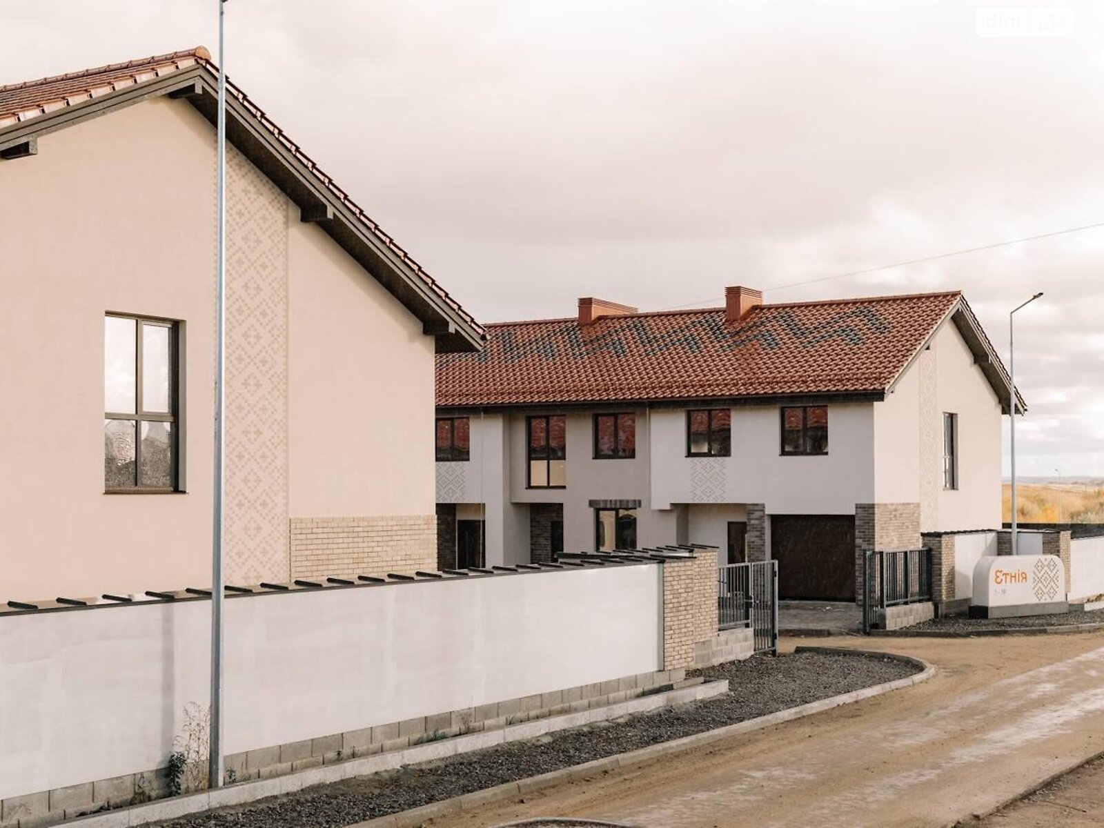 двоповерховий дуплекс, 111 кв. м, цегла. Продаж в Рівному, район Щасливе фото 1