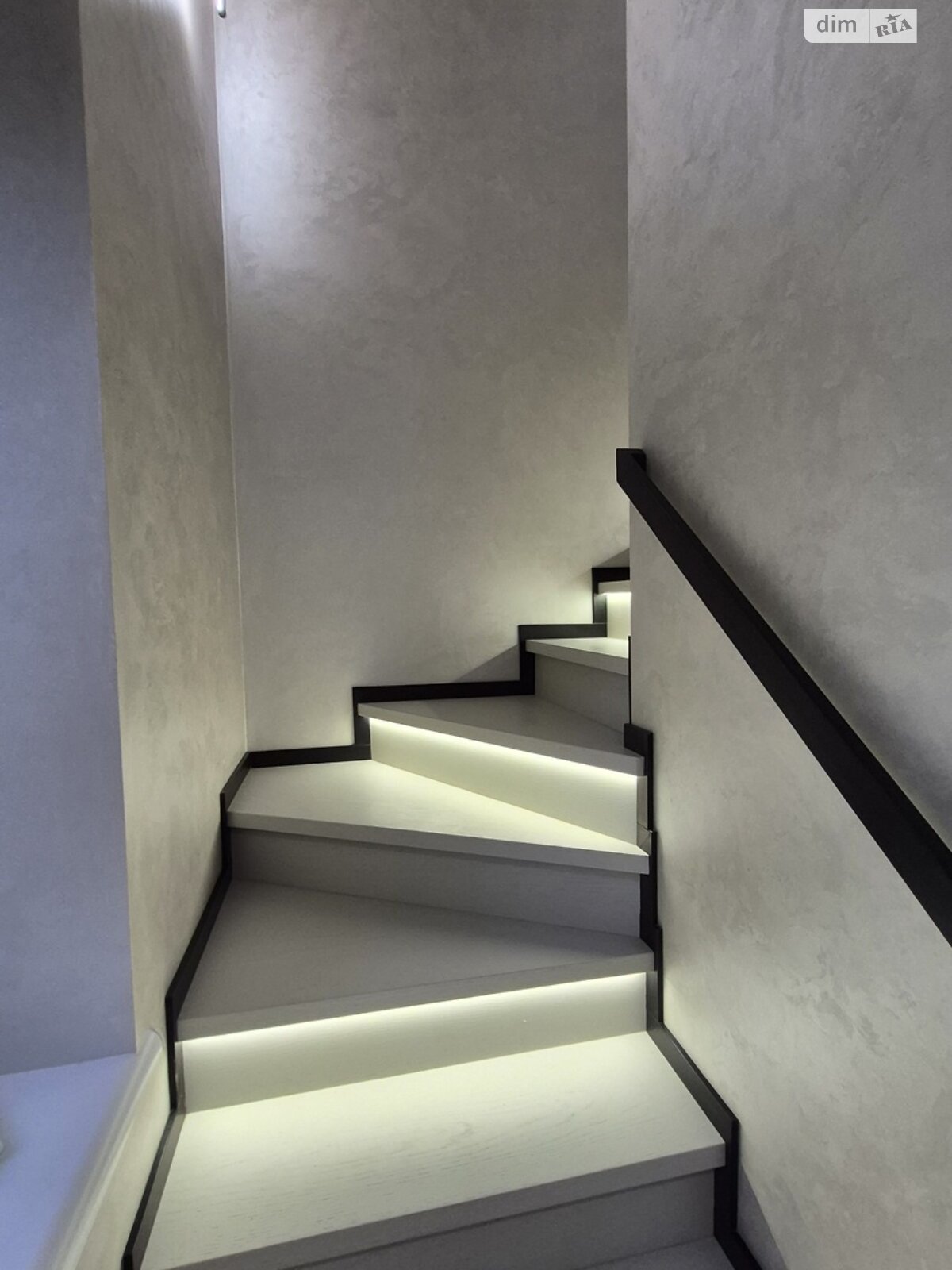 двоповерховий дуплекс, 102 кв. м, цегла. Продаж в Рівному, район Ювілейний фото 1