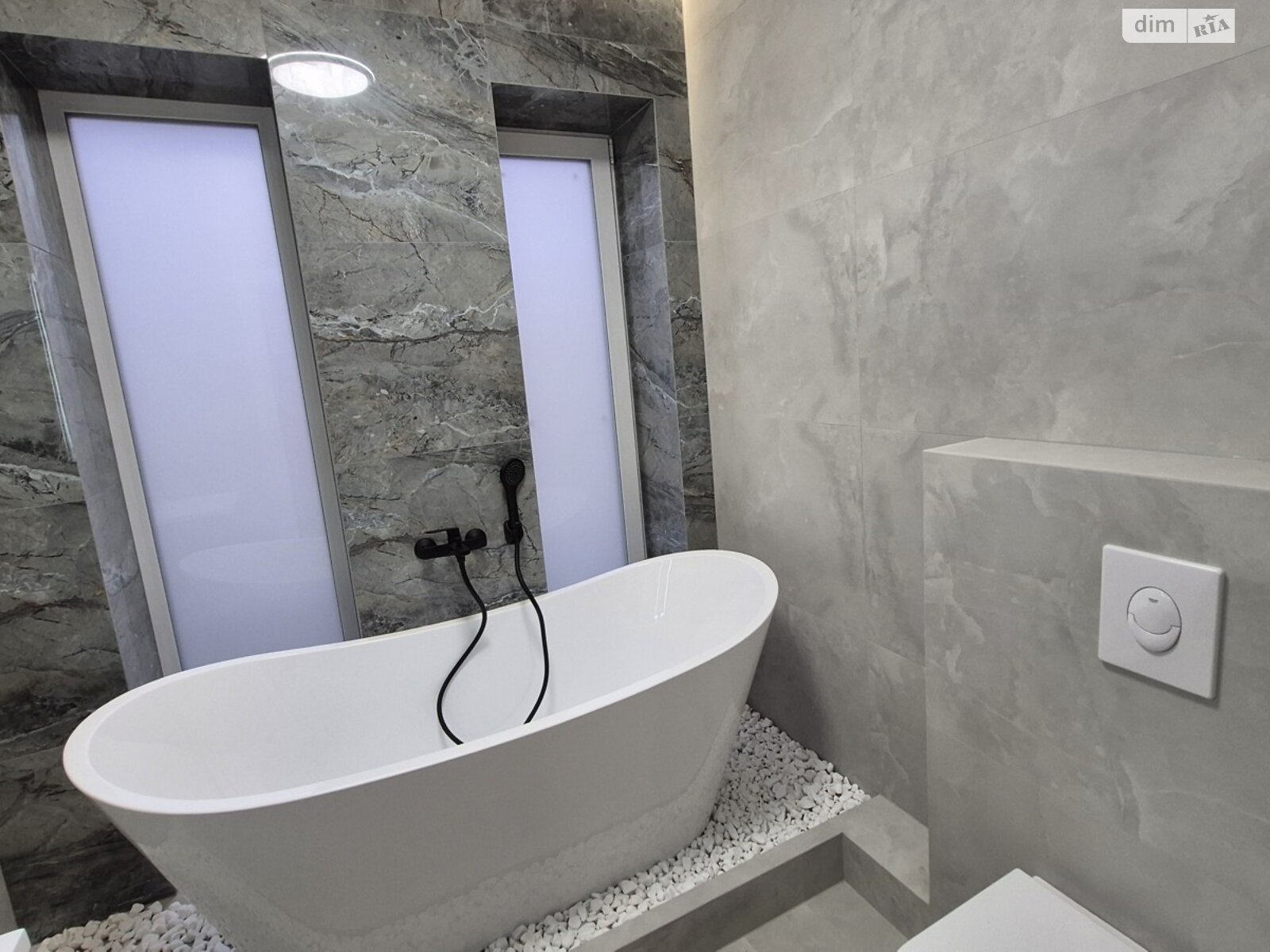 двоповерховий дуплекс, 102 кв. м, цегла. Продаж в Рівному, район Ювілейний фото 1