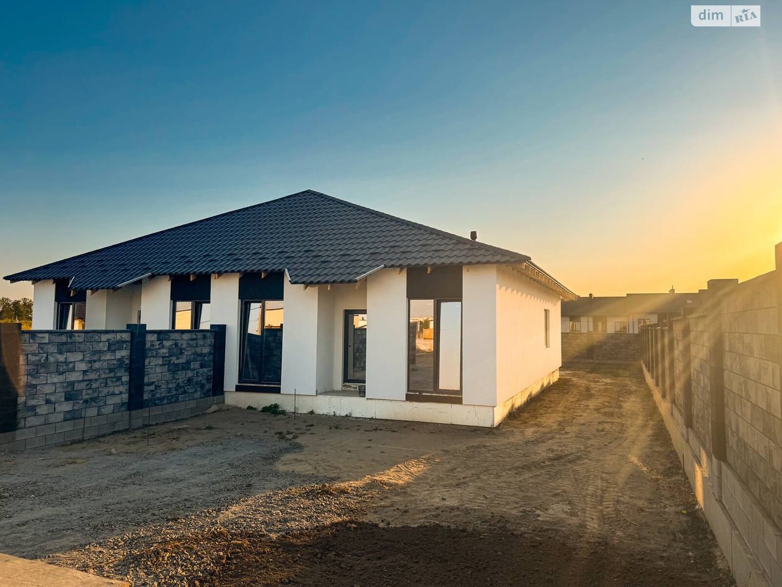 одноповерховий дуплекс, 97 кв. м, цегла. Продаж в Рівному, район Ювілейний фото 1 одноповерховий дуплекс, 97 кв. м, цегла. Продаж в Рівному, район Ювілейний фото 1