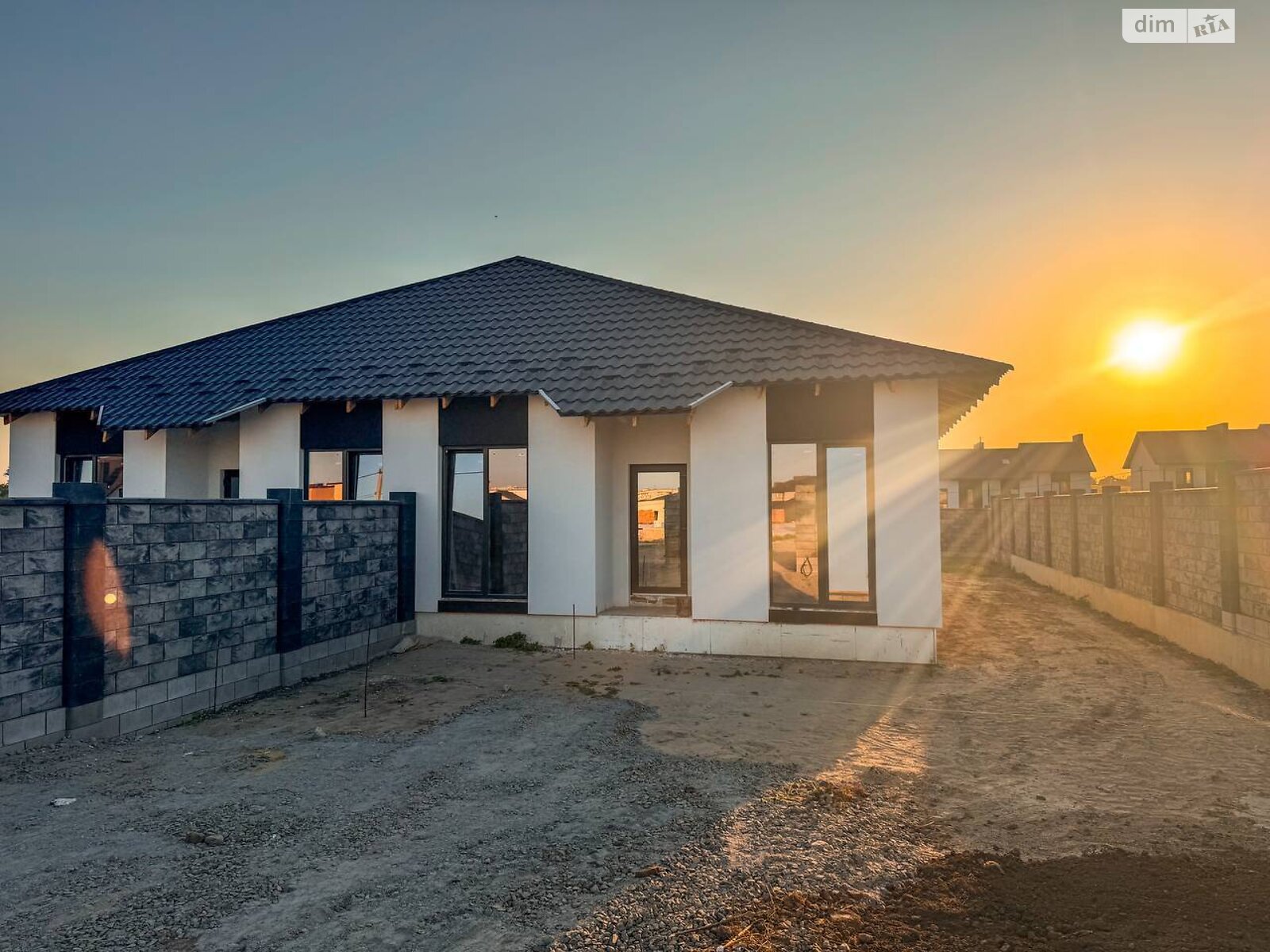 одноповерховий дуплекс, 97 кв. м, цегла. Продаж в Рівному, район Ювілейний фото 1 одноповерховий дуплекс, 97 кв. м, цегла. Продаж в Рівному, район Ювілейний фото 1