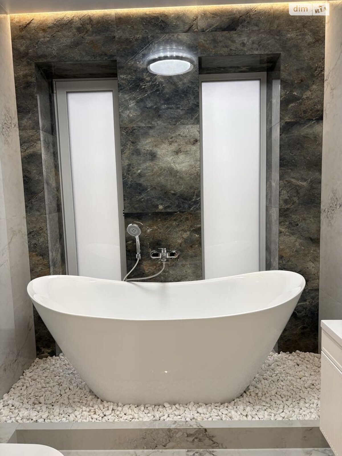 двухэтажный дуплекс, 100 кв. м, кирпич. Продажа в Ровно район Ювилейный фото 1