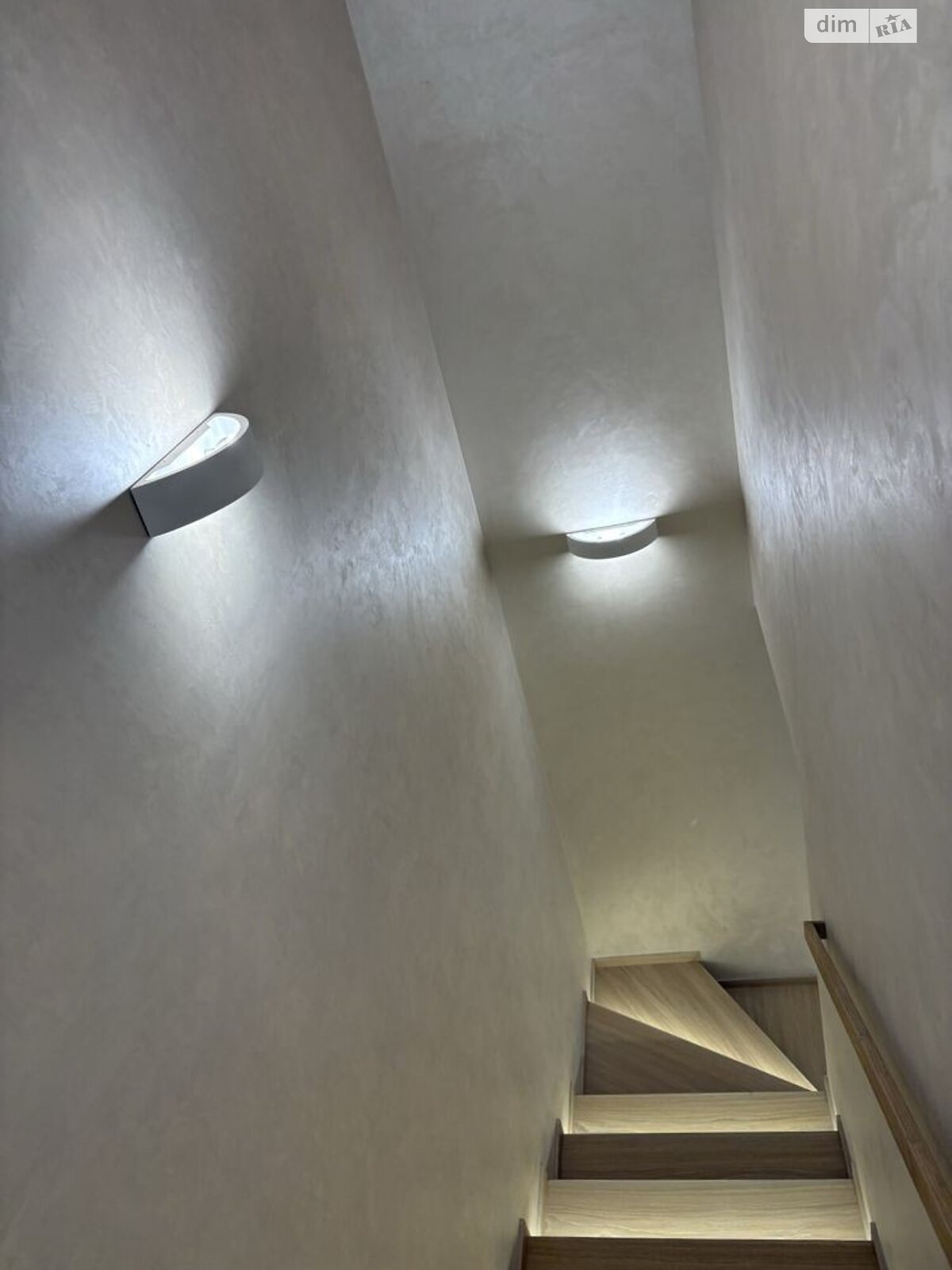 двухэтажный дуплекс, 100 кв. м, кирпич. Продажа в Ровно район Ювилейный фото 1