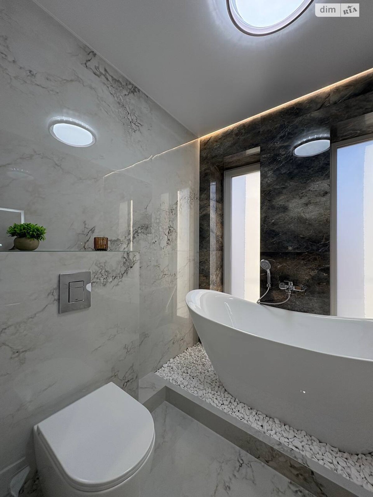 двоповерховий дуплекс, 100 кв. м, кирпич. Продаж в Рівному, район Ювілейний фото 1