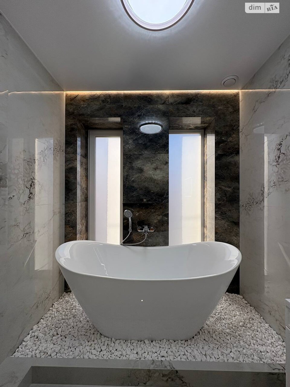 двоповерховий дуплекс, 100 кв. м, кирпич. Продаж в Рівному, район Ювілейний фото 1