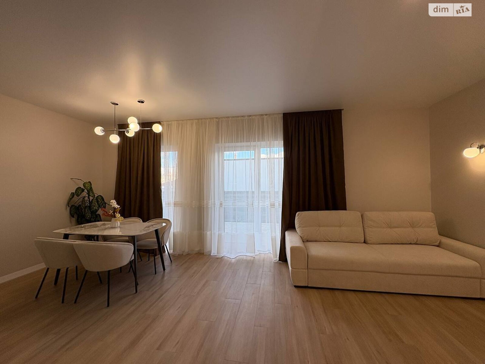 двоповерховий дуплекс, 100 кв. м, кирпич. Продаж в Рівному, район Ювілейний фото 1