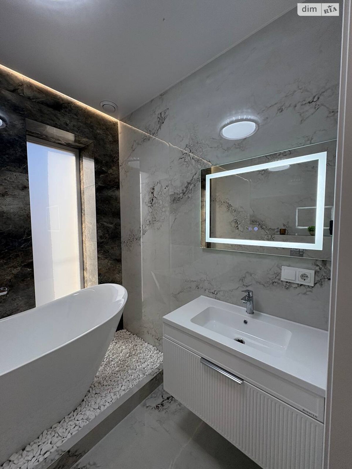 двоповерховий дуплекс, 100 кв. м, кирпич. Продаж в Рівному, район Ювілейний фото 1