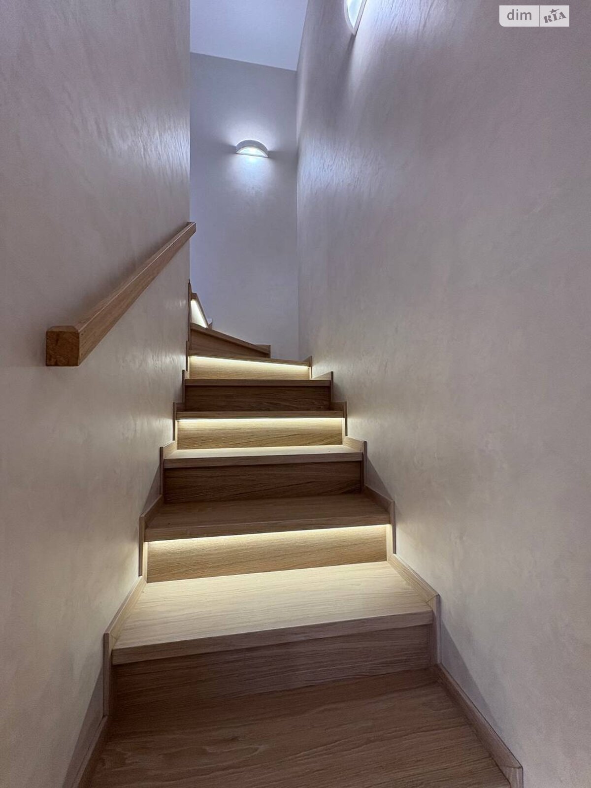 двоповерховий дуплекс, 100 кв. м, кирпич. Продаж в Рівному, район Ювілейний фото 1