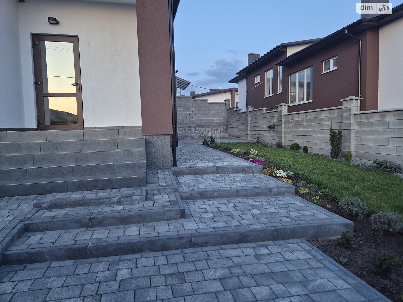 двоповерховий дуплекс, 128 кв. м, цегла. Продаж в Рівному, район Ювілейний фото 1 двоповерховий дуплекс, 128 кв. м, цегла. Продаж в Рівному, район Ювілейний фото 1
