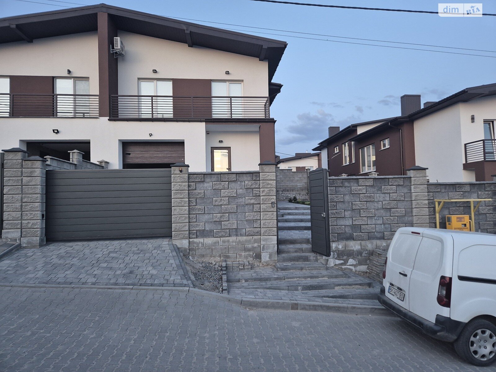 двоповерховий дуплекс, 128 кв. м, цегла. Продаж в Рівному, район Ювілейний фото 1 двоповерховий дуплекс, 128 кв. м, цегла. Продаж в Рівному, район Ювілейний фото 1
