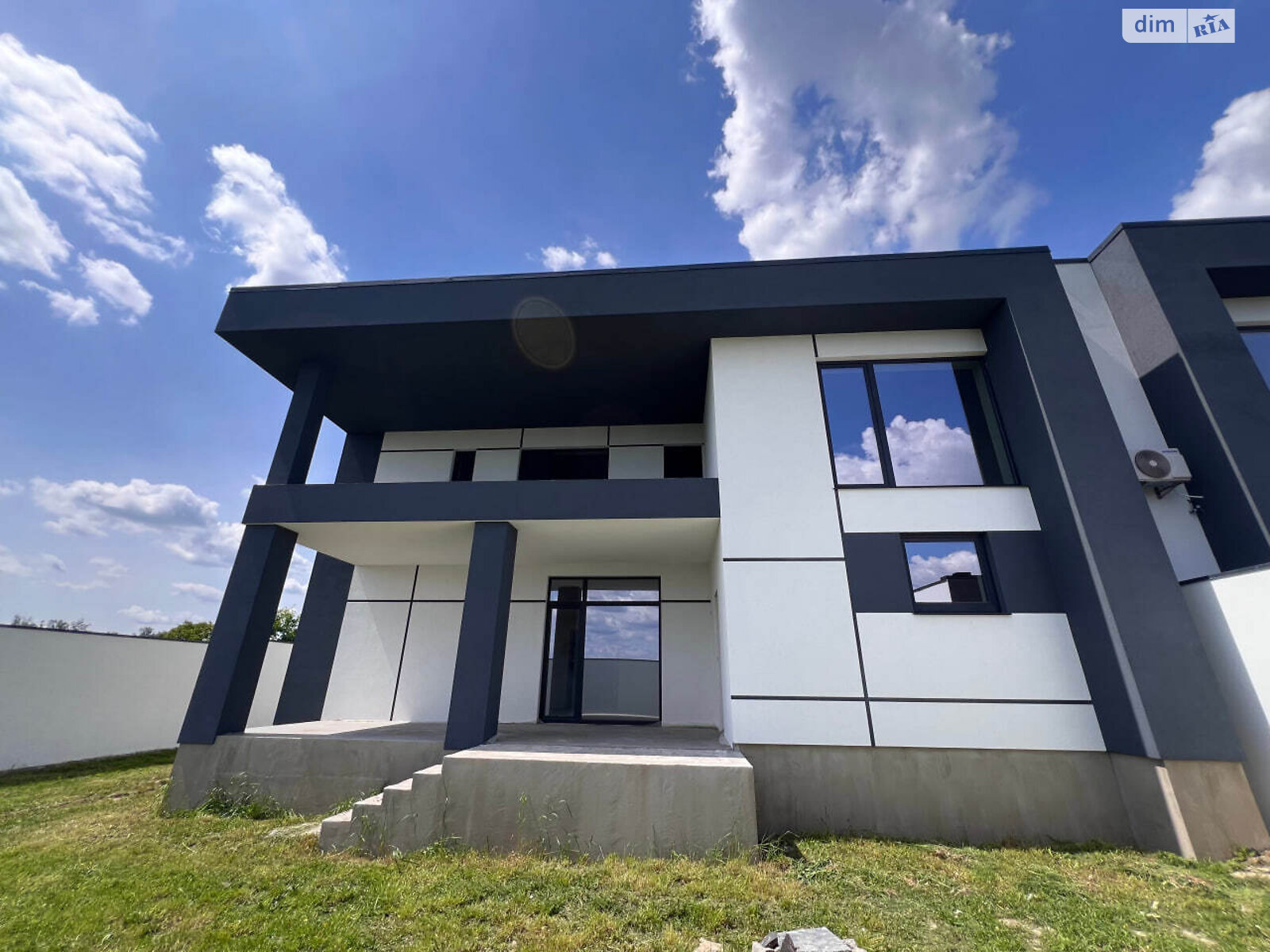 двоповерховий дуплекс, 230 кв. м, цегла. Продаж в Рівному, район Зоопарк фото 1 двоповерховий дуплекс, 230 кв. м, цегла. Продаж в Рівному, район Зоопарк фото 1
