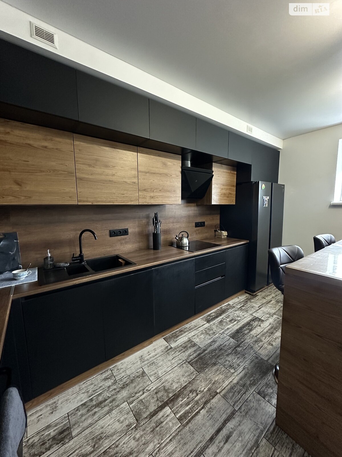 трехэтажный дуплекс, 273 кв. м, кирпич. Продажа в Смыковцы фото 1