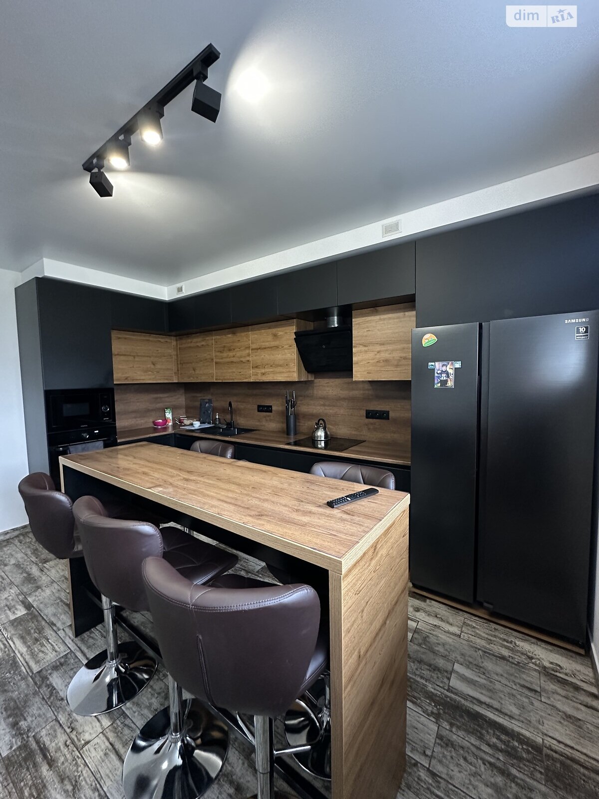 трехэтажный дуплекс, 273 кв. м, кирпич. Продажа в Смыковцы фото 1