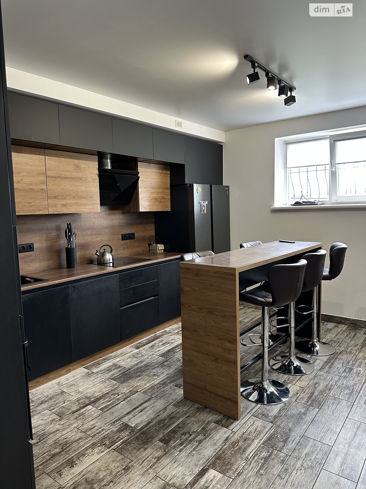 трехэтажный дуплекс, 273 кв. м, кирпич. Продажа в Смыковцы фото 1