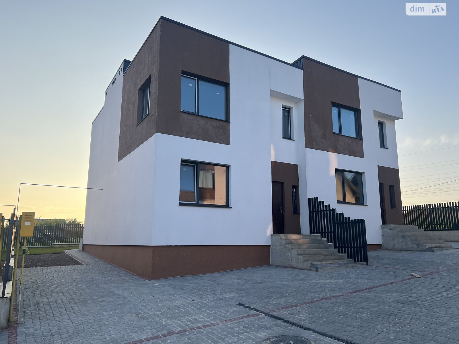 двоповерховий дуплекс, 122 кв. м, цегла. Продаж у Солонці фото 1 двоповерховий дуплекс, 122 кв. м, цегла. Продаж у Солонці фото 1