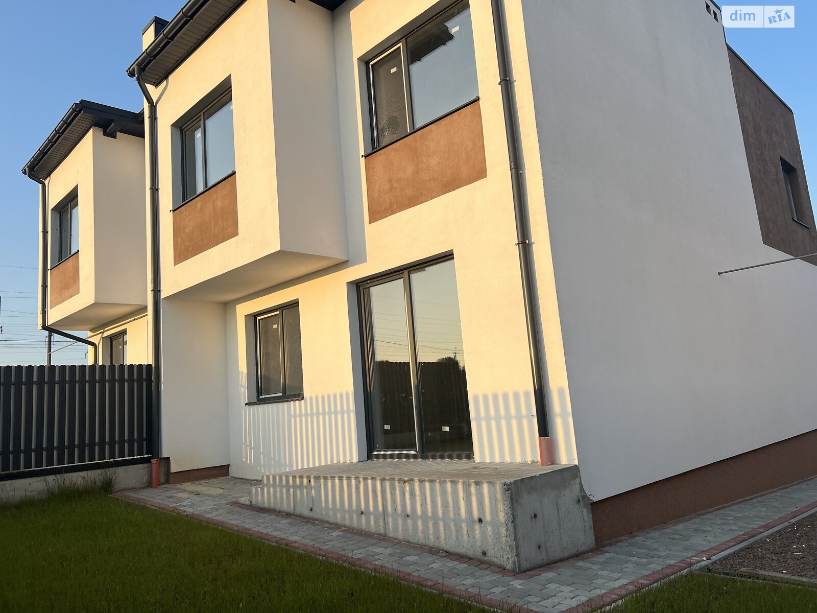 двоповерховий дуплекс, 122 кв. м, цегла. Продаж у Солонці фото 1 двоповерховий дуплекс, 122 кв. м, цегла. Продаж у Солонці фото 1
