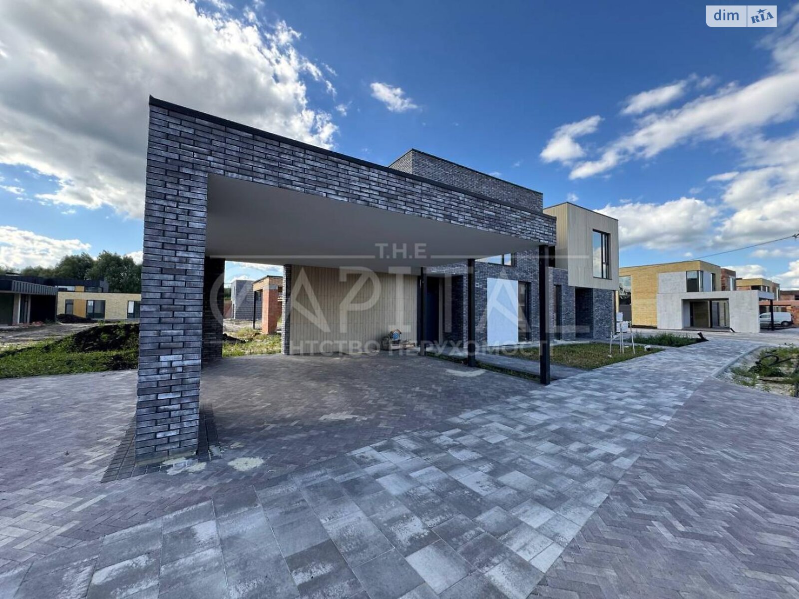 двухэтажный дуплекс, 150 кв. м, кирпич. Продажа в Стоянке фото 1 двухэтажный дуплекс, 150 кв. м, кирпич. Продажа в Стоянке фото 1