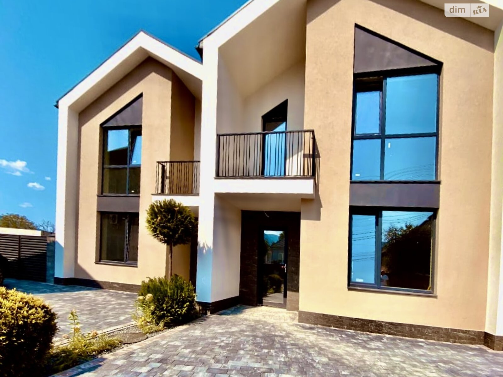 двухэтажный дуплекс, 145 кв. м, кирпич. Продажа в Сваляве район Свалява фото 1 двухэтажный дуплекс, 145 кв. м, кирпич. Продажа в Сваляве район Свалява фото 1