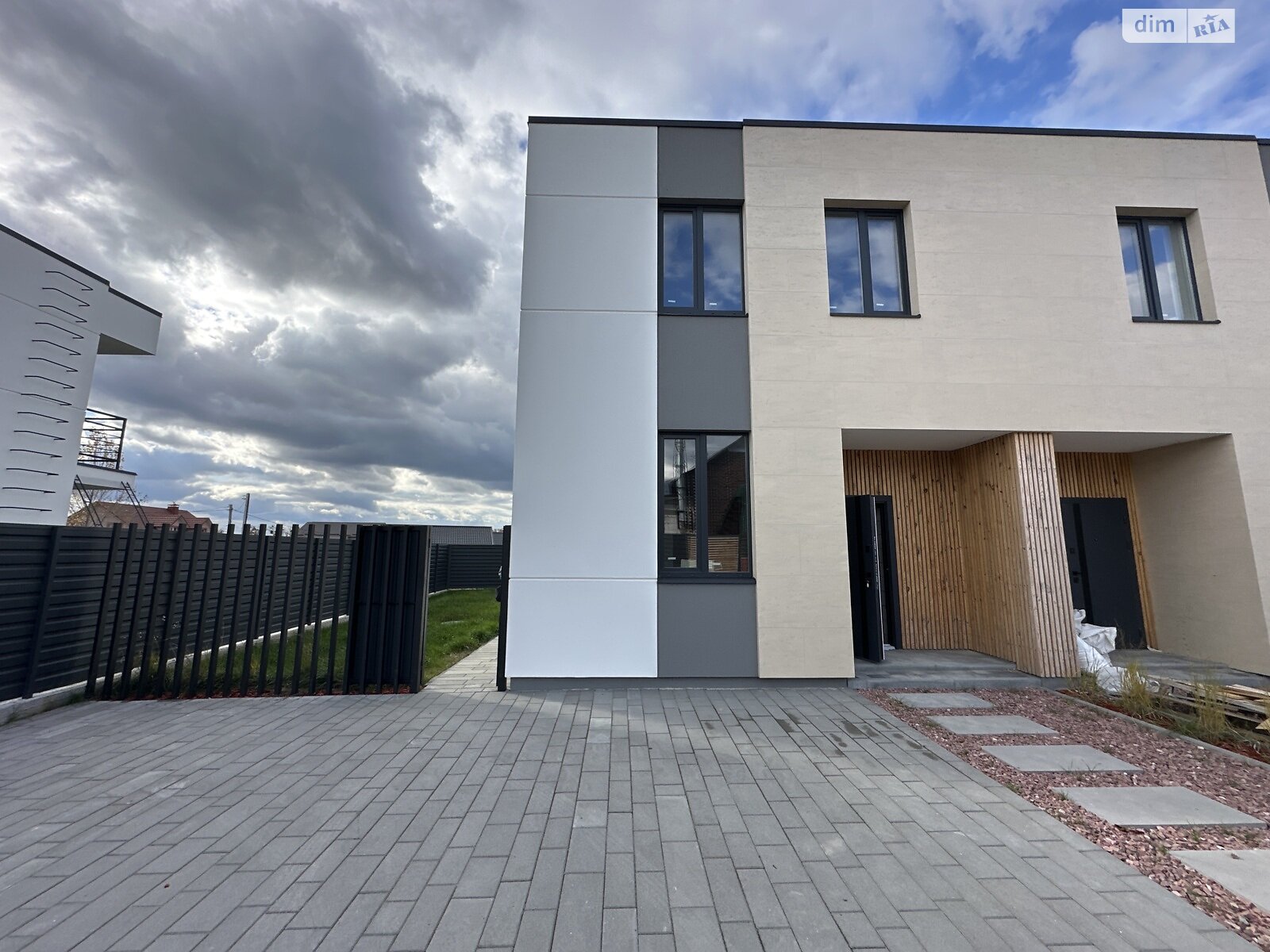 двухэтажный дуплекс, 105 кв. м, кирпич. Продажа в Святопетровское фото 1