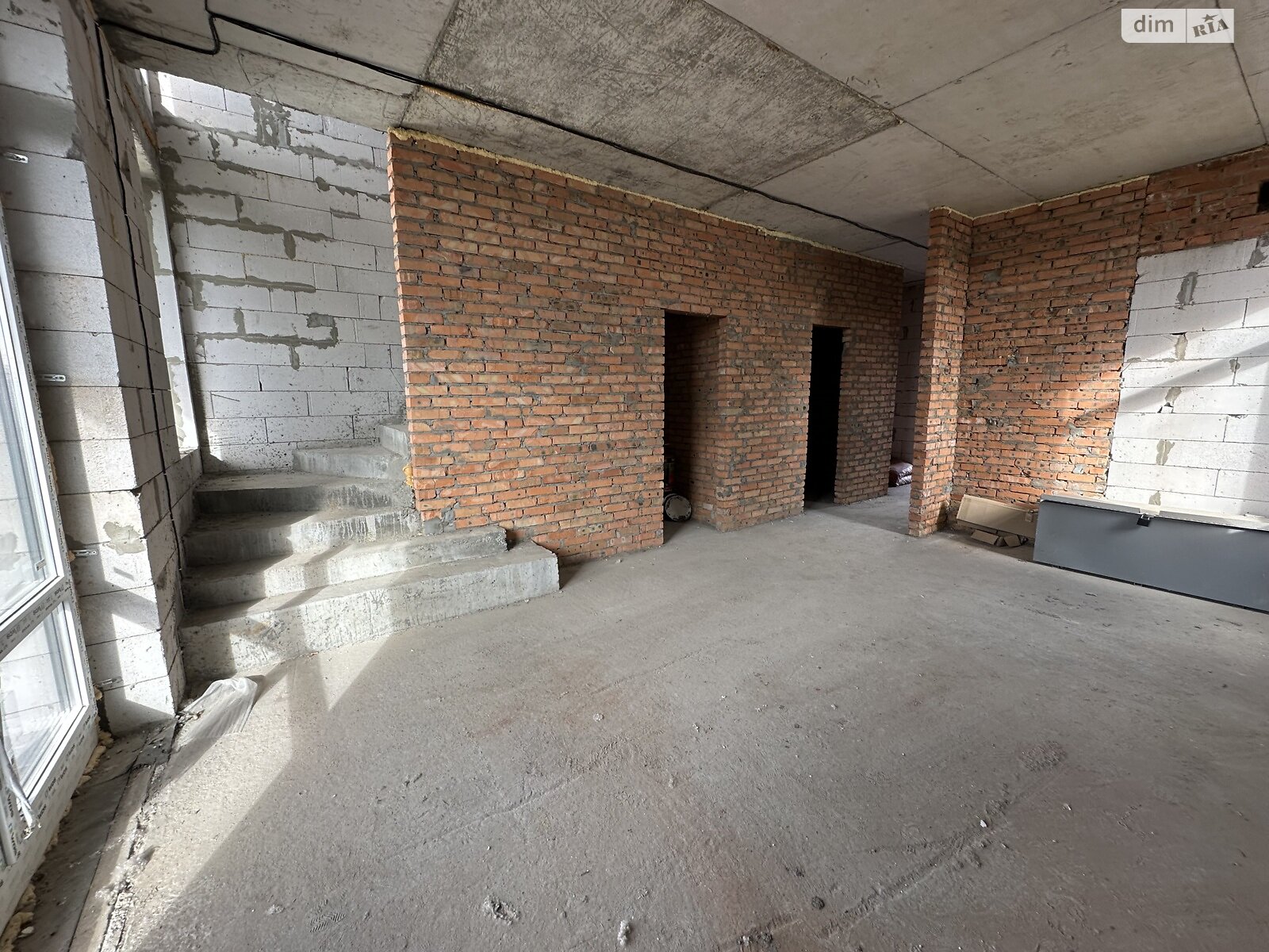 двухэтажный дуплекс, 105 кв. м, кирпич. Продажа в Святопетровское фото 1