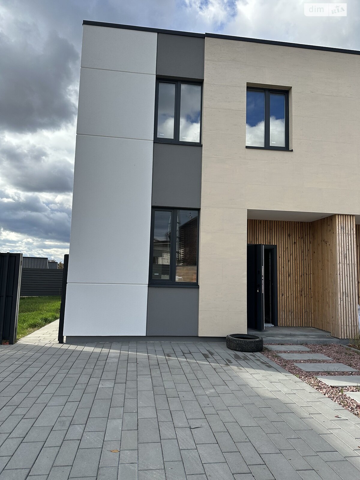 двухэтажный дуплекс, 105 кв. м, кирпич. Продажа в Святопетровское фото 1