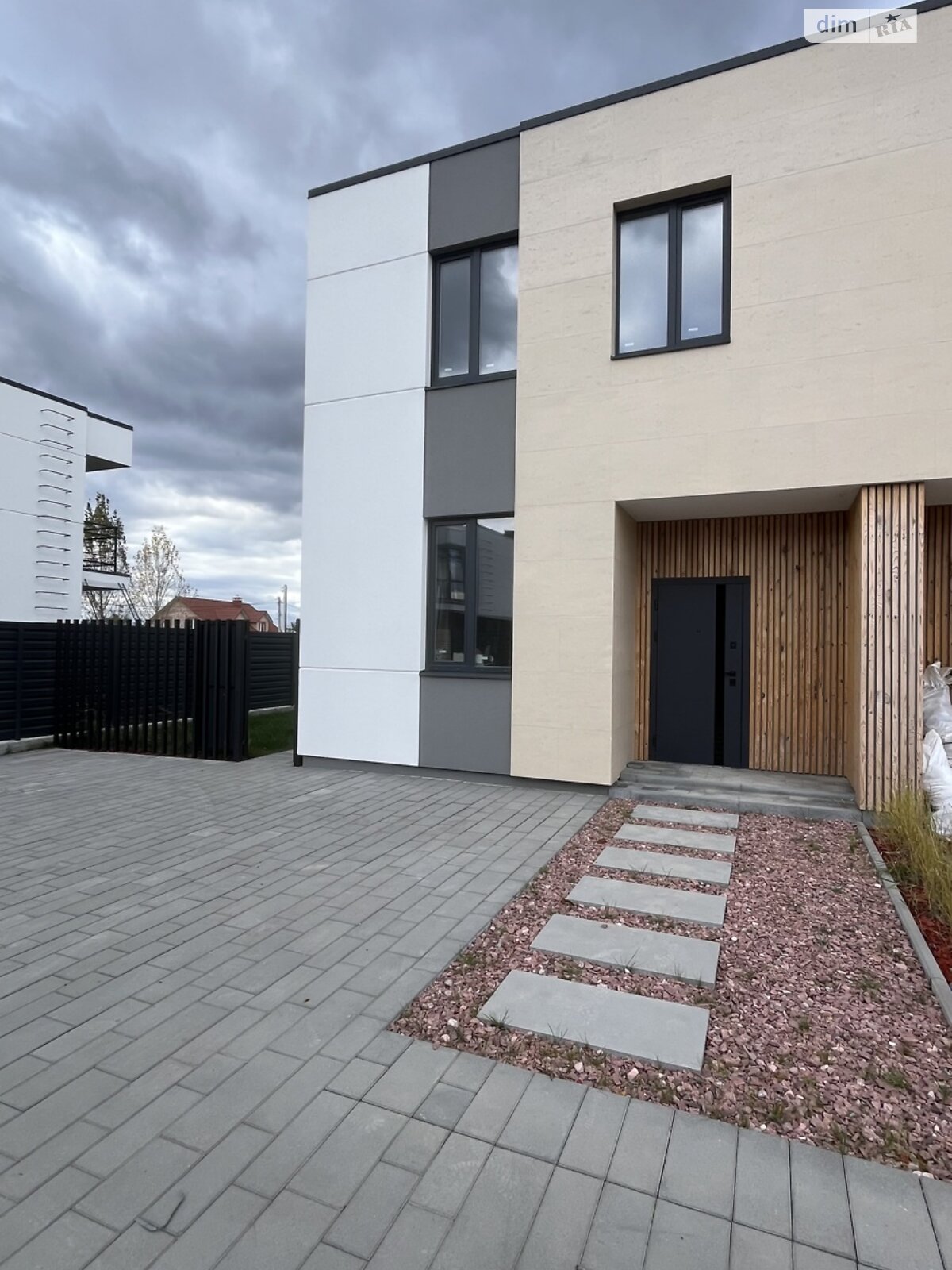 двухэтажный дуплекс, 105 кв. м, кирпич. Продажа в Святопетровское фото 1