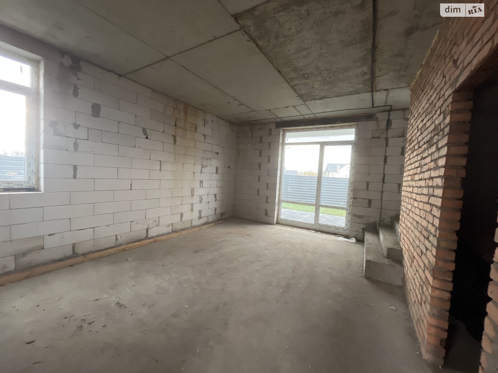 двухэтажный дуплекс, 105 кв. м, кирпич. Продажа в Святопетровское фото 1