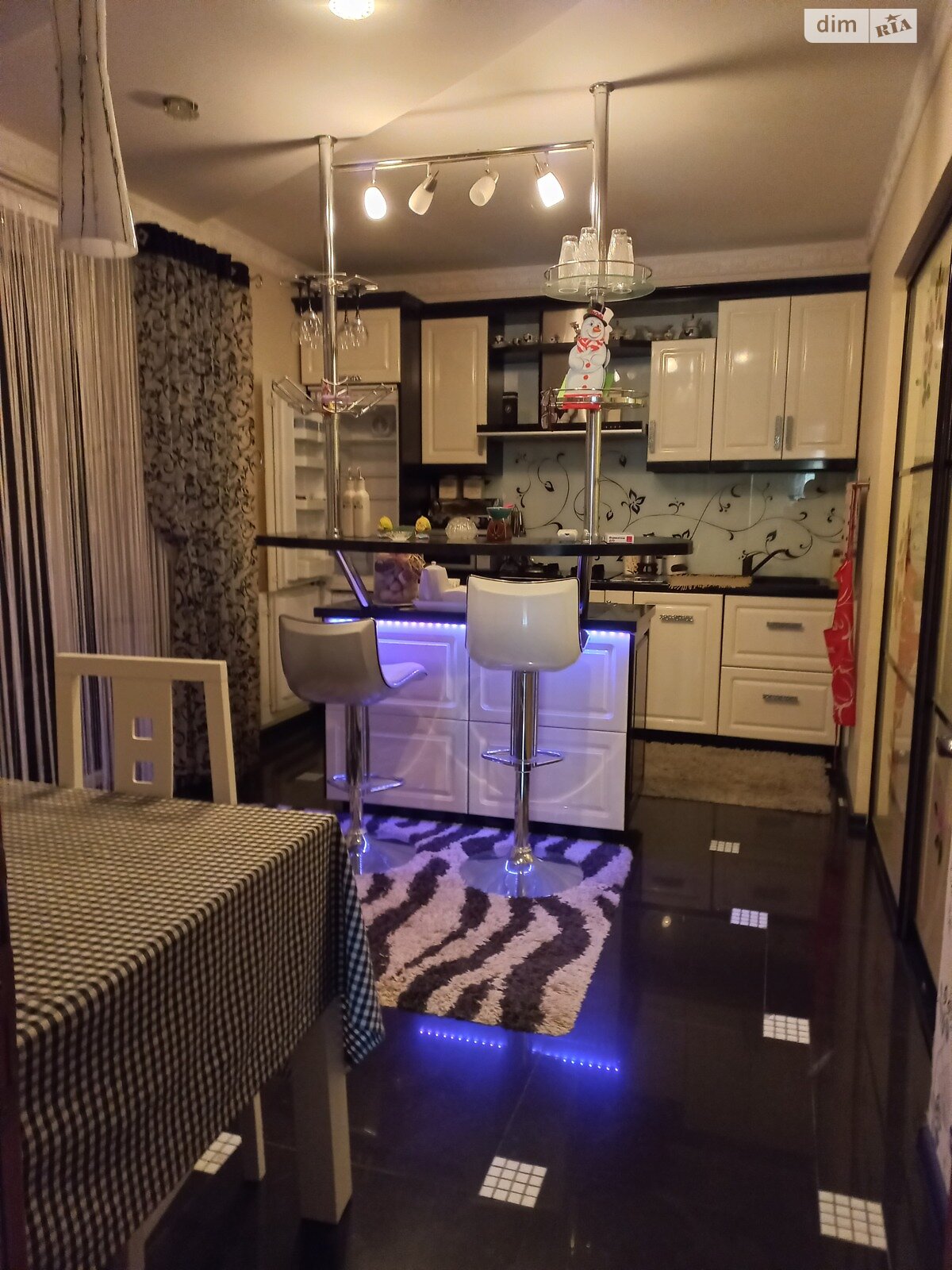 двухэтажный дуплекс, 205 кв. м, кирпич. Продажа в Тернополе район Гаи фото 1 двухэтажный дуплекс, 205 кв. м, кирпич. Продажа в Тернополе район Гаи фото 1