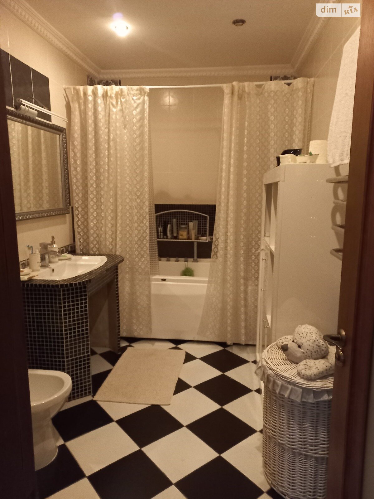 двухэтажный дуплекс, 205 кв. м, кирпич. Продажа в Тернополе район Гаи фото 1 двухэтажный дуплекс, 205 кв. м, кирпич. Продажа в Тернополе район Гаи фото 1