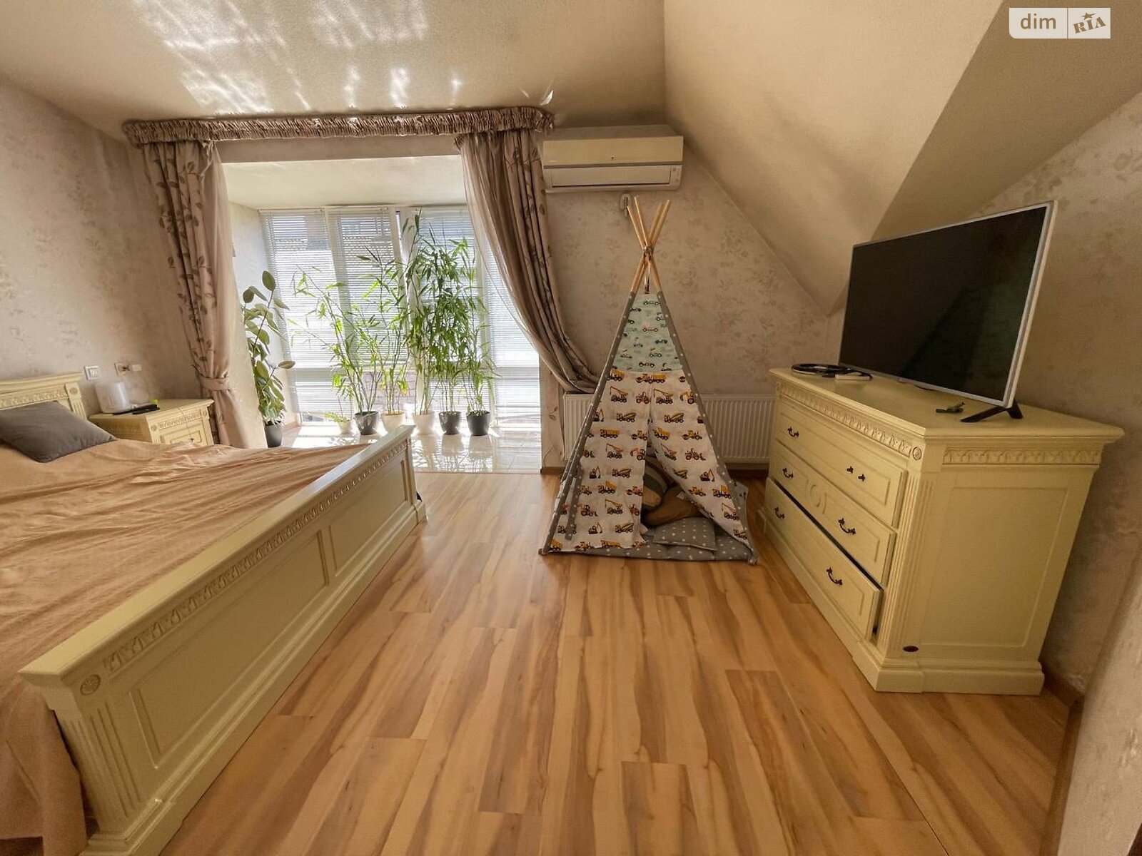 трехэтажный дуплекс, 279.8 кв. м, кирпич. Продажа в Тернополе район Центр фото 1 трехэтажный дуплекс, 279.8 кв. м, кирпич. Продажа в Тернополе район Центр фото 1
