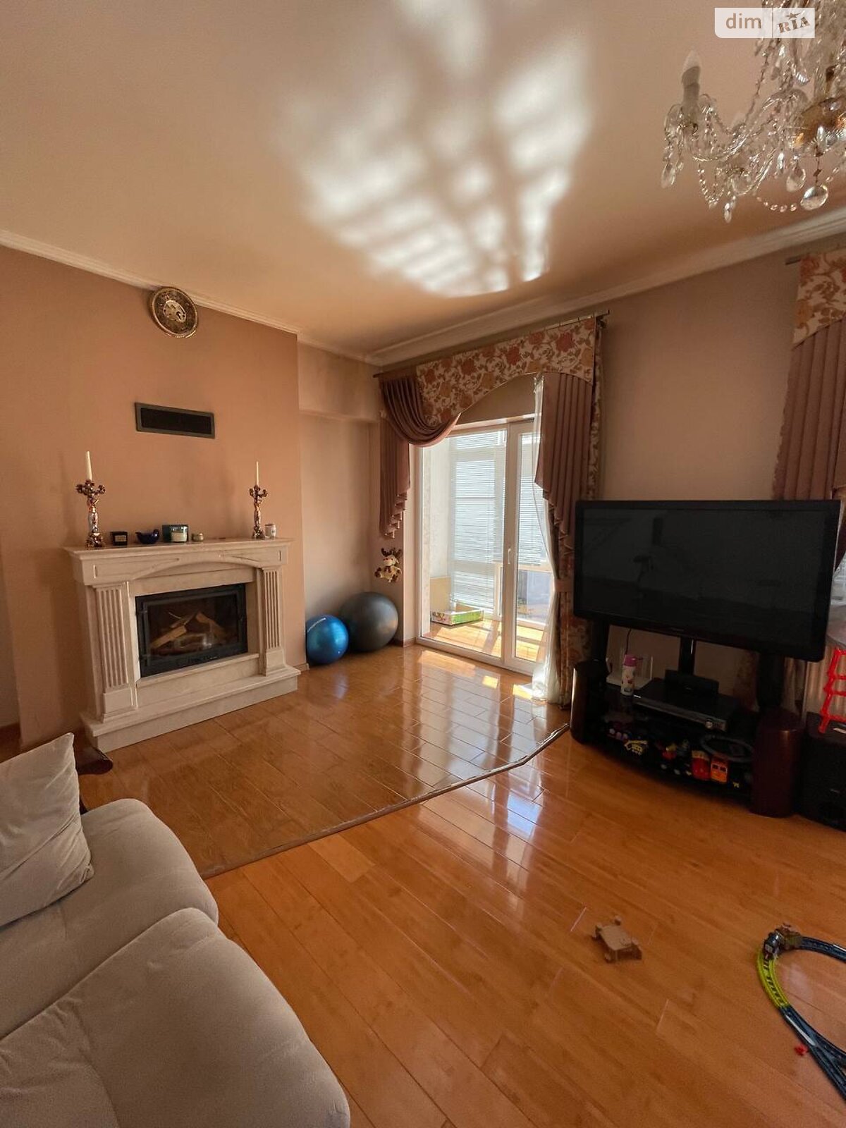 трехэтажный дуплекс, 279.8 кв. м, кирпич. Продажа в Тернополе район Центр фото 1 трехэтажный дуплекс, 279.8 кв. м, кирпич. Продажа в Тернополе район Центр фото 1