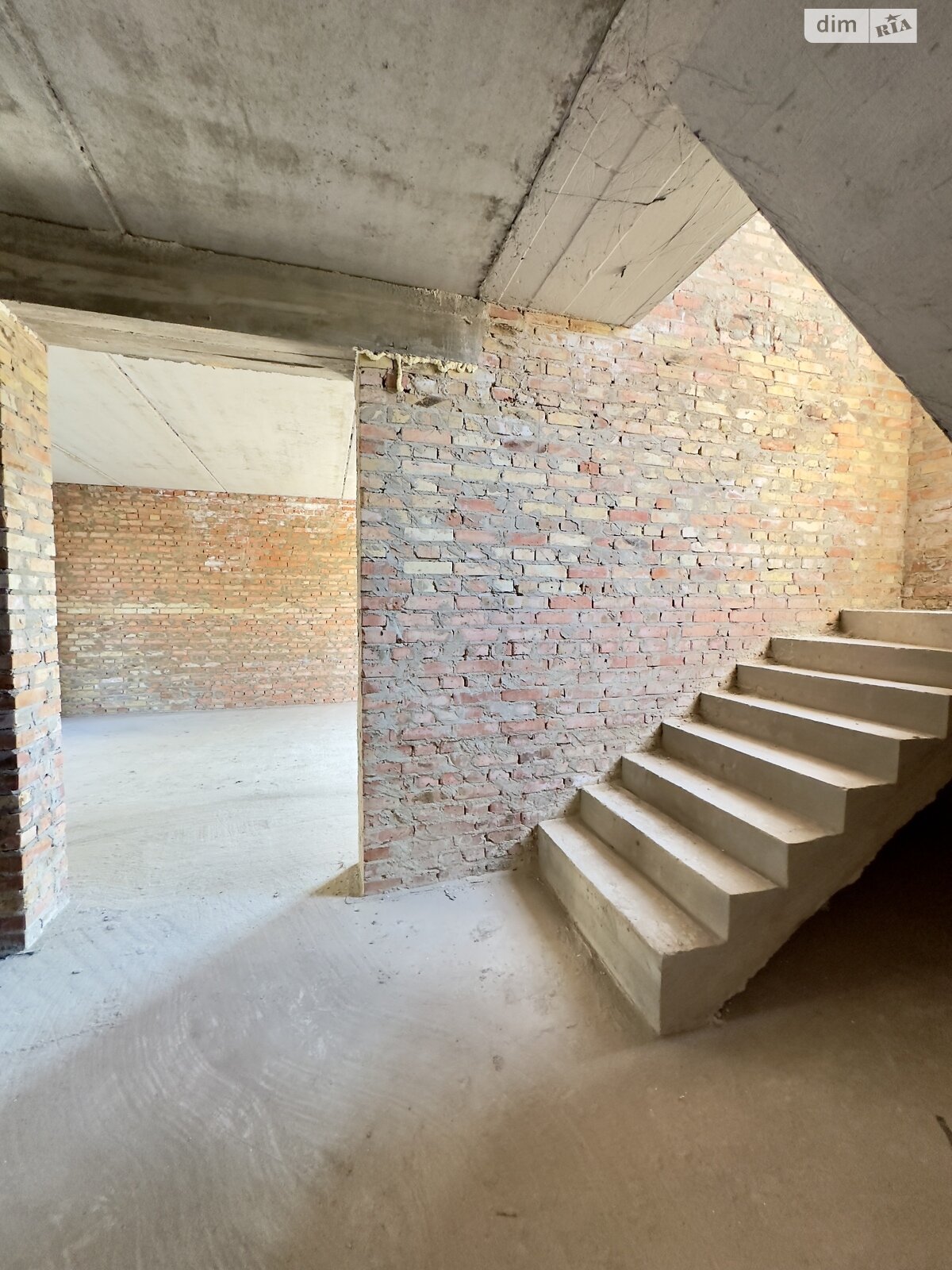 двоповерховий дуплекс, 130 кв. м, цегла. Продаж у Тинном фото 1