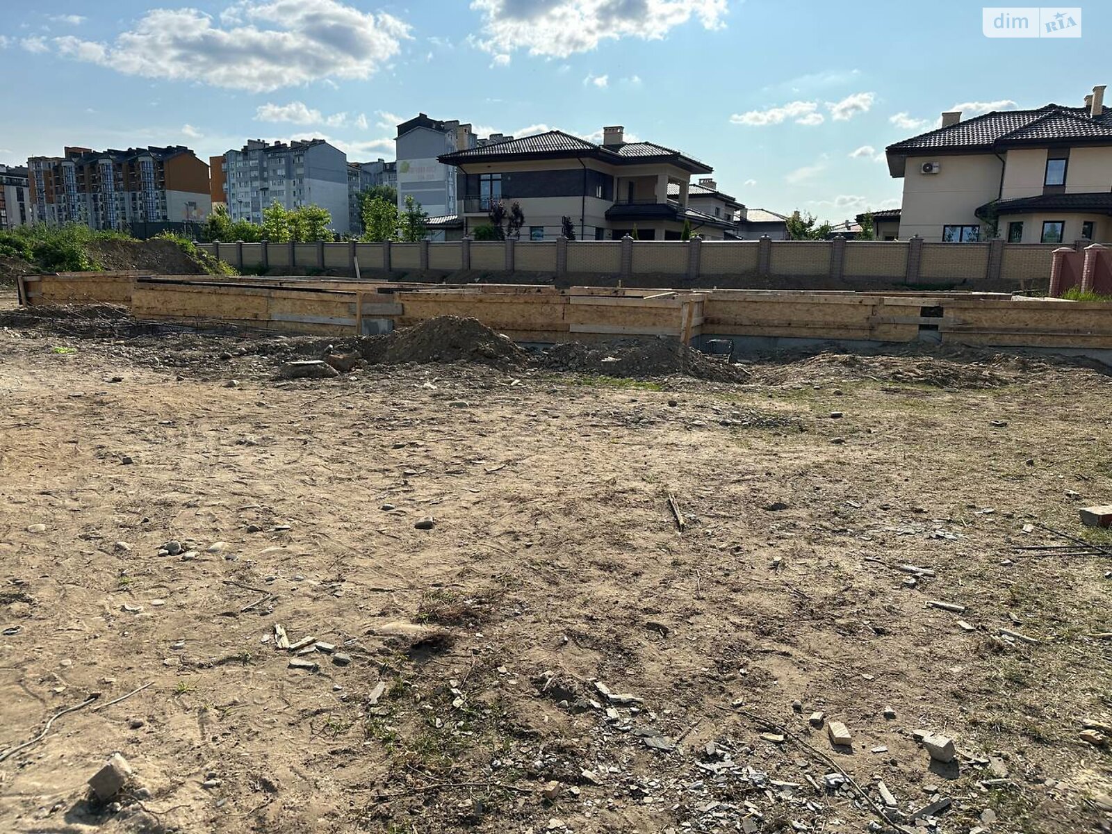 двухэтажный дуплекс, 179 кв. м, кирпич. Продажа в Угорниках фото 1 двухэтажный дуплекс, 179 кв. м, кирпич. Продажа в Угорниках фото 1