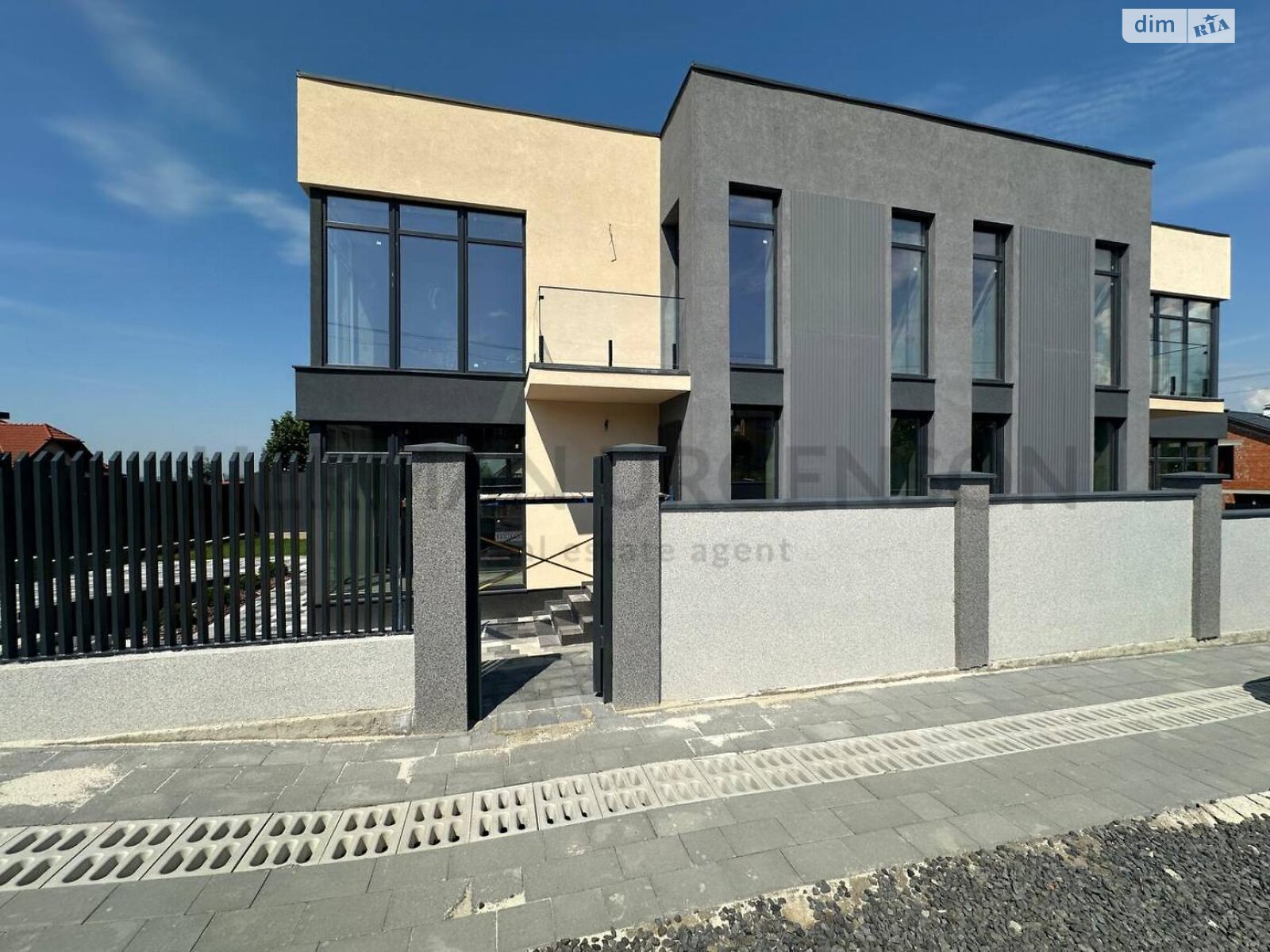 двоповерховий дуплекс, 164 кв. м, цегла. Продаж в Ужгороді, район БАМ фото 1 двоповерховий дуплекс, 164 кв. м, цегла. Продаж в Ужгороді, район БАМ фото 1