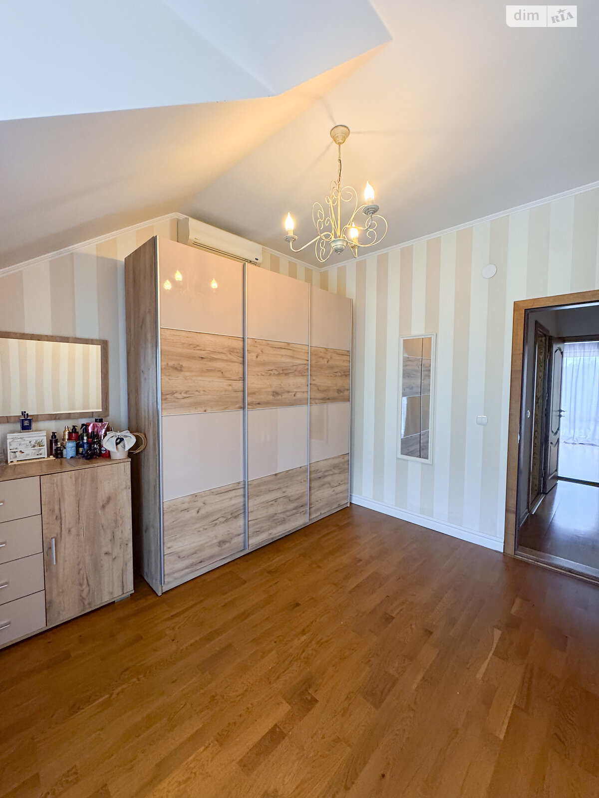 двоповерховий дуплекс, 120 кв. м, цегла. Продаж у Ужгороді фото 1 двоповерховий дуплекс, 120 кв. м, цегла. Продаж у Ужгороді фото 1