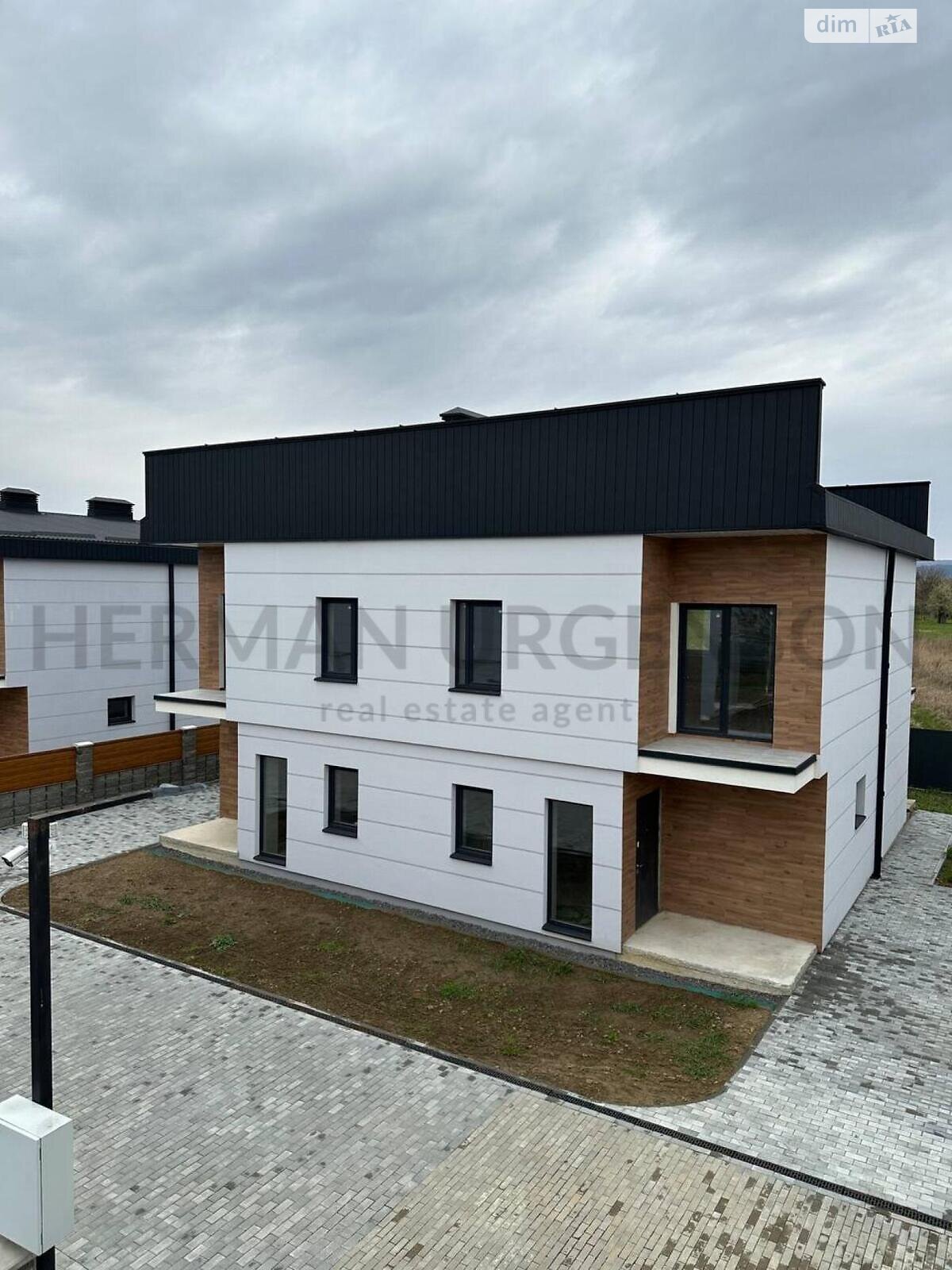 двоповерховий дуплекс, 117 кв. м, цегла. Продаж в Ужгороді, район Дравці фото 1 двоповерховий дуплекс, 117 кв. м, цегла. Продаж в Ужгороді, район Дравці фото 1