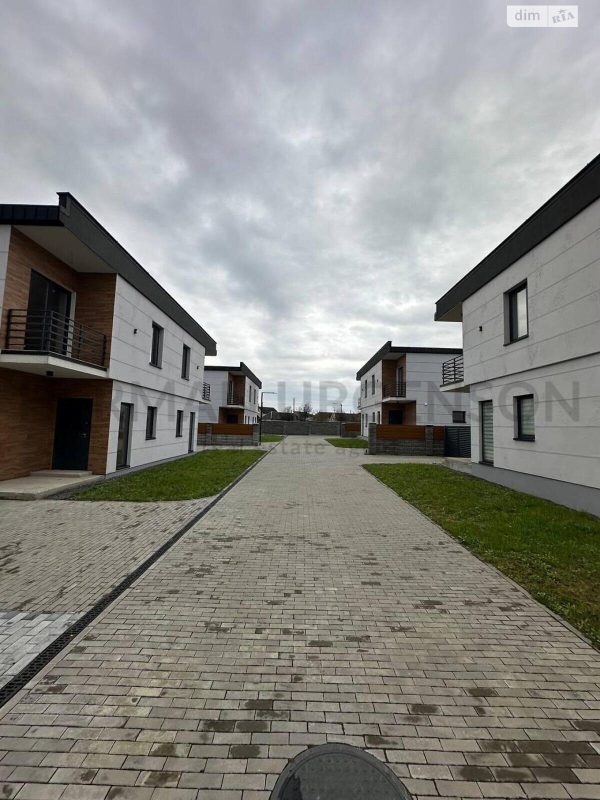 двоповерховий дуплекс, 117 кв. м, цегла. Продаж в Ужгороді, район Дравці фото 1 двоповерховий дуплекс, 117 кв. м, цегла. Продаж в Ужгороді, район Дравці фото 1