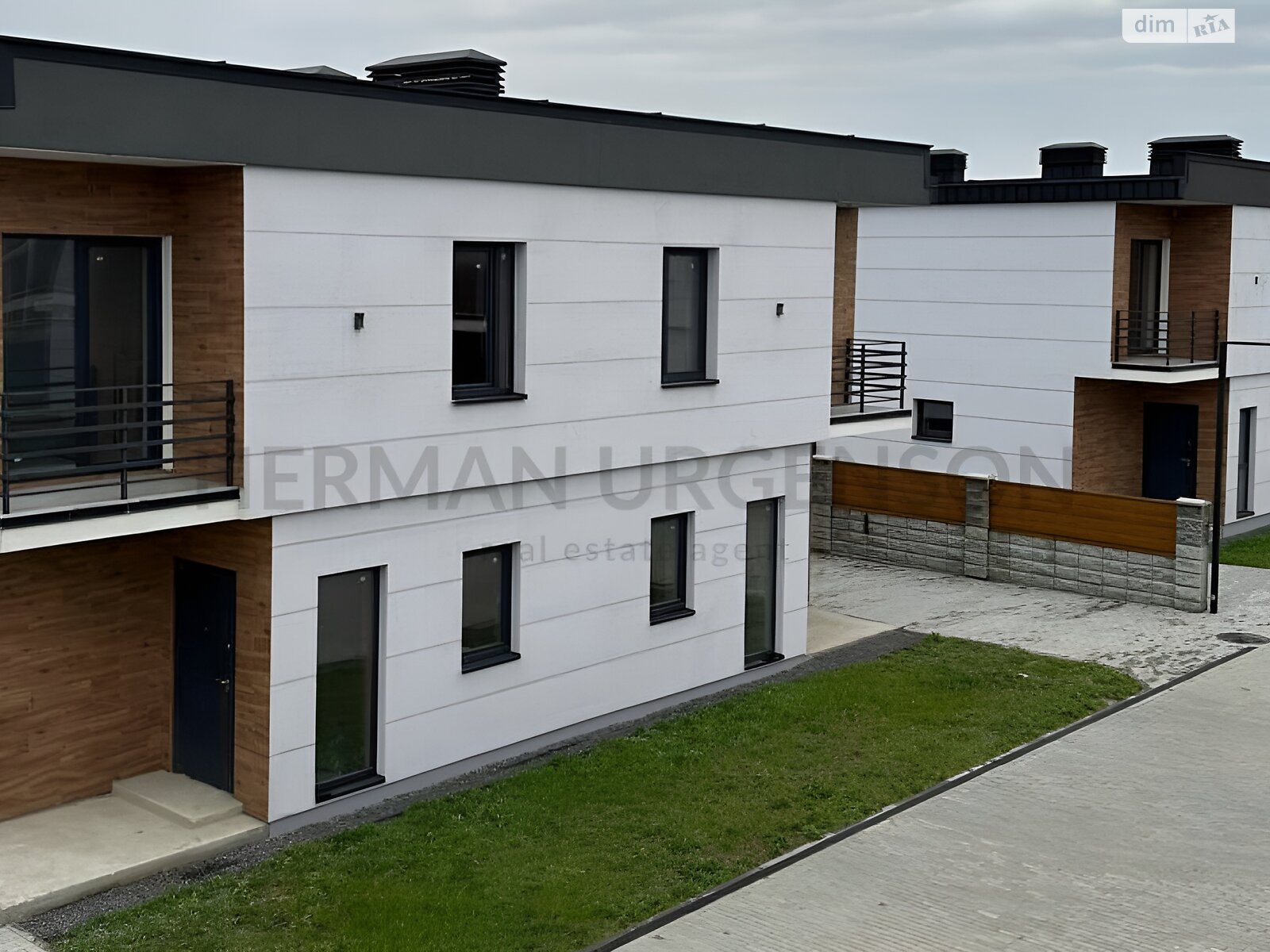 двоповерховий дуплекс, 117 кв. м, цегла. Продаж в Ужгороді, район Дравці фото 1 двоповерховий дуплекс, 117 кв. м, цегла. Продаж в Ужгороді, район Дравці фото 1