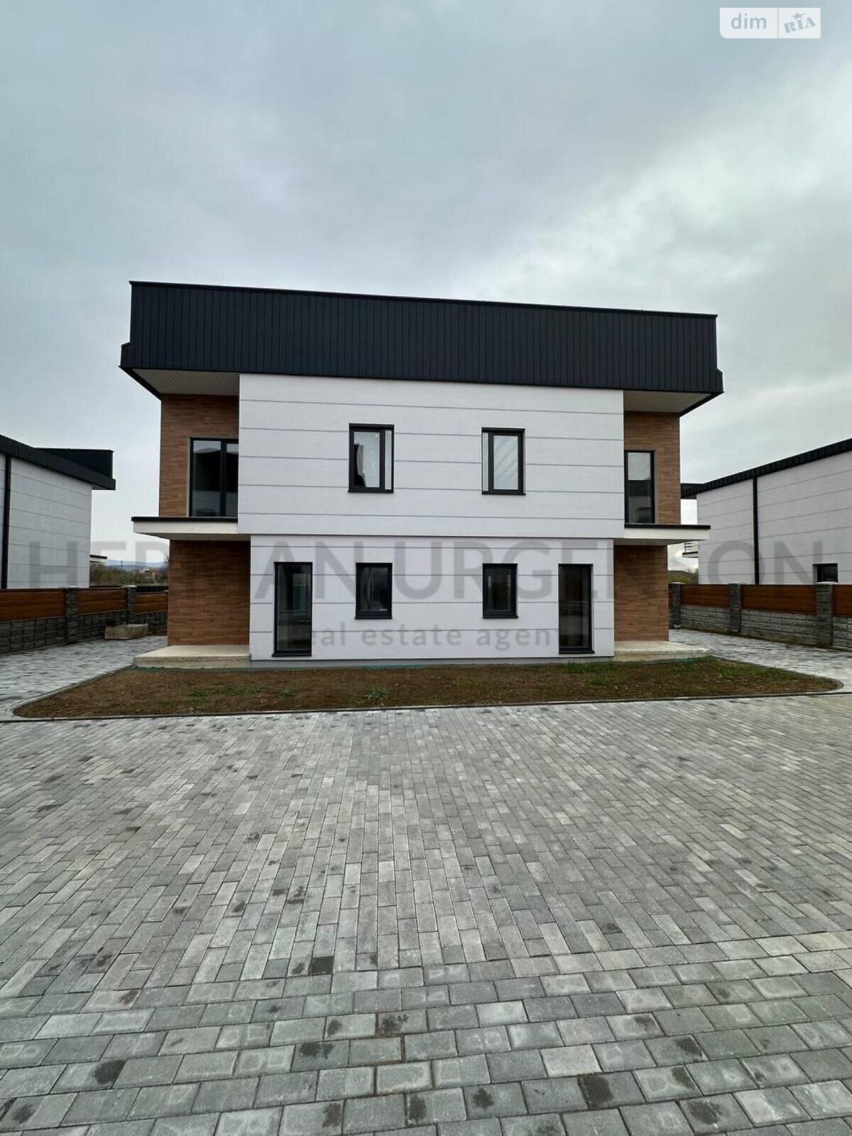 двоповерховий дуплекс, 117 кв. м, цегла. Продаж в Ужгороді, район Дравці фото 1 двоповерховий дуплекс, 117 кв. м, цегла. Продаж в Ужгороді, район Дравці фото 1