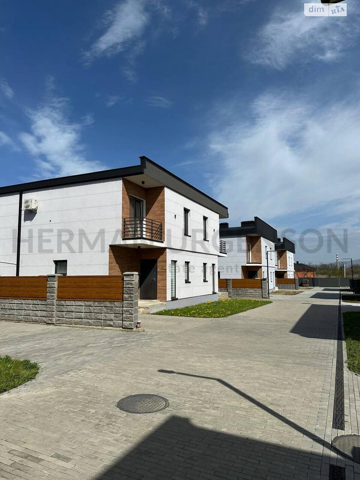 двоповерховий дуплекс, 117 кв. м, цегла. Продаж в Ужгороді, район Дравці фото 1 двоповерховий дуплекс, 117 кв. м, цегла. Продаж в Ужгороді, район Дравці фото 1