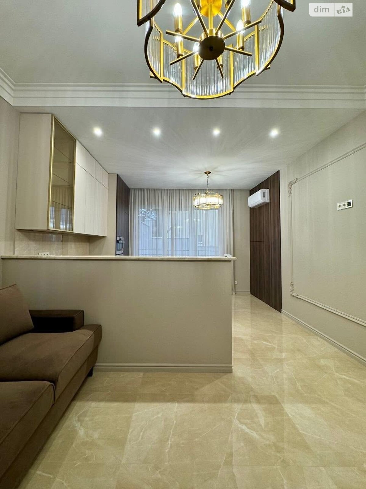 трехэтажный дуплекс, 138 кв. м, кирпич. Продажа в Ужгороде район Центр фото 1