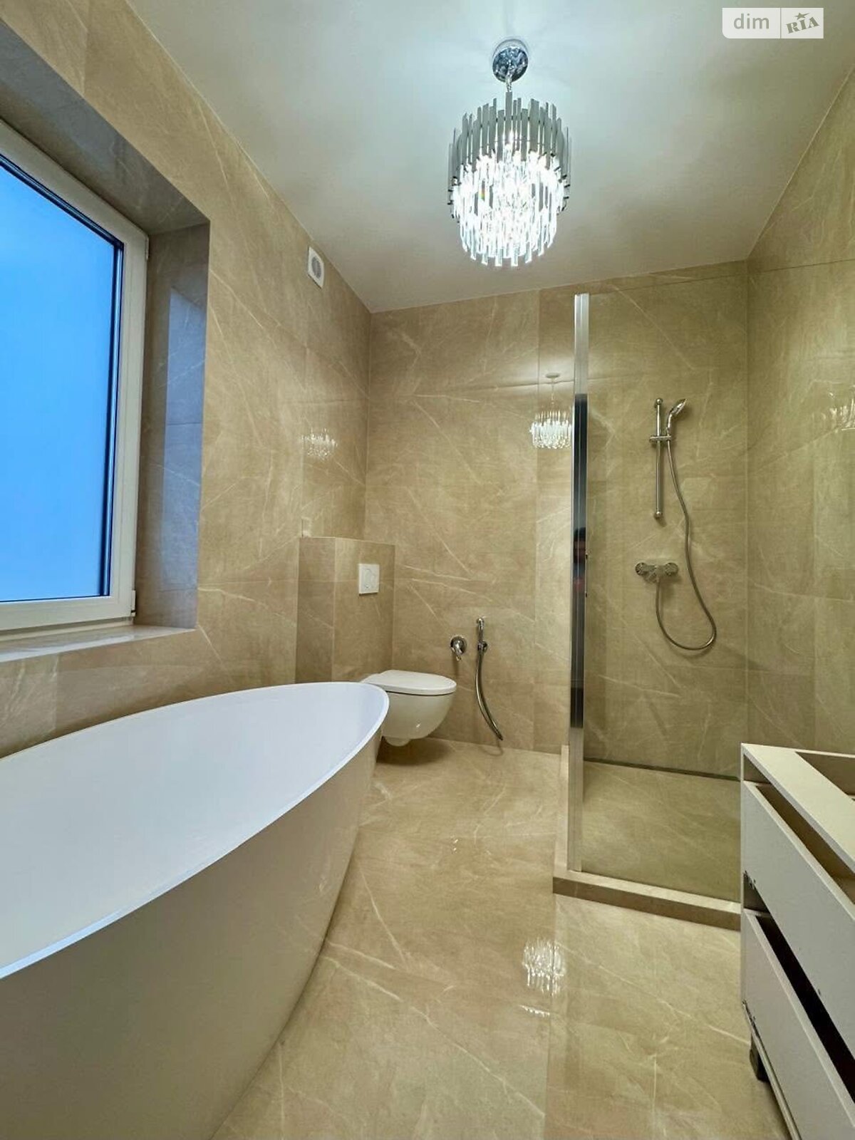 трехэтажный дуплекс, 138 кв. м, кирпич. Продажа в Ужгороде район Центр фото 1